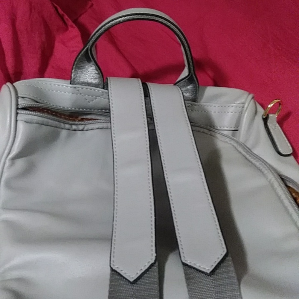 Cluci women's purse backpack never used - Picture 3 of 7